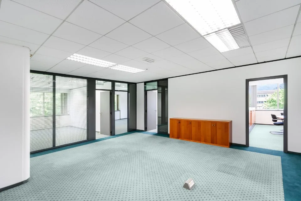LUGANO NORD - GROßES BÜRO IN STRATEGISCHER LAGE ZU VERMIETEN (ref. 79)