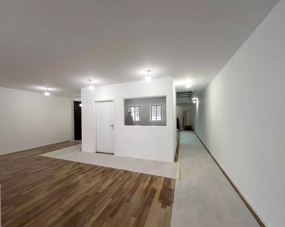 BÜROS DER AUSSERGEWÖHNLICHEN ART 177 M² - RUE DE LA CROIX-D'OR