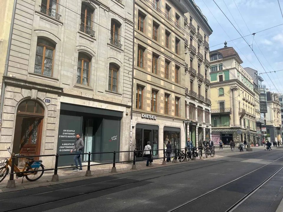 BÜROS DER AUSSERGEWÖHNLICHEN ART 177 M² - RUE DE LA CROIX-D'OR