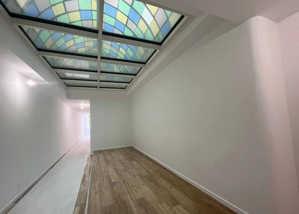 BÜROS DER AUSSERGEWÖHNLICHEN ART 177 M² - RUE DE LA CROIX-D'OR
