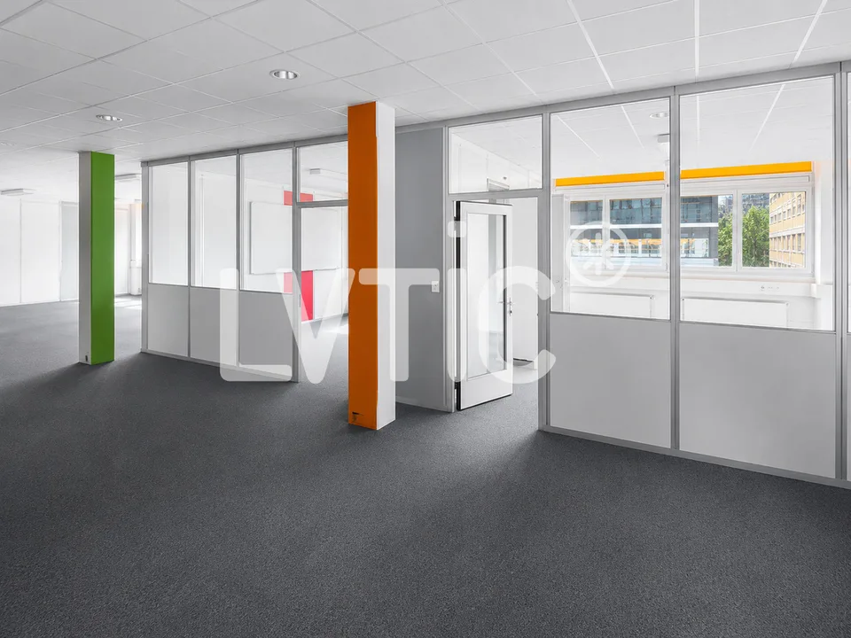 Werkstätten, Lager, Büros von 760 m2 zur Miete in Renens