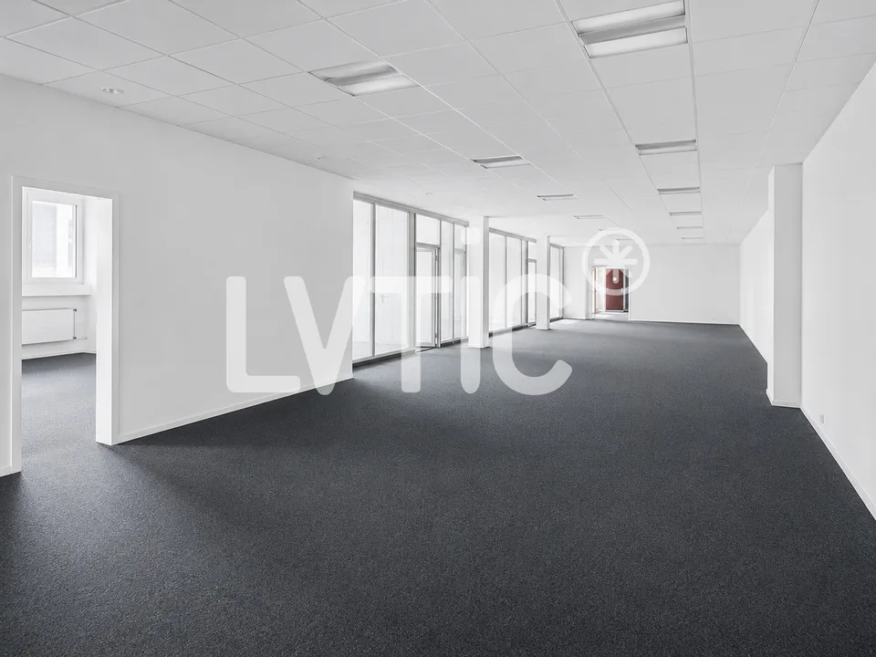 Ateliers, dépôts, bureaux de 760 m2 à louer à Renens