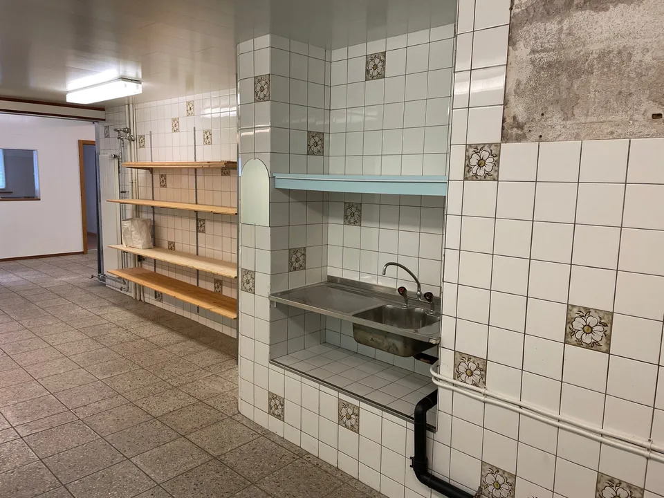 Vielseitig nutzbare Gewerberäumlichkeit im Mittelpunkt von Altdorf