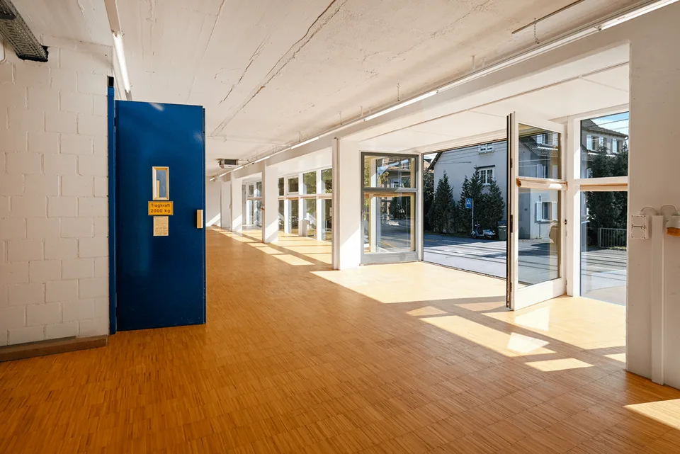 SHOWROOM / SPAZIO UFFICIO AL PIANO TERRA CON POTENZIALITA'