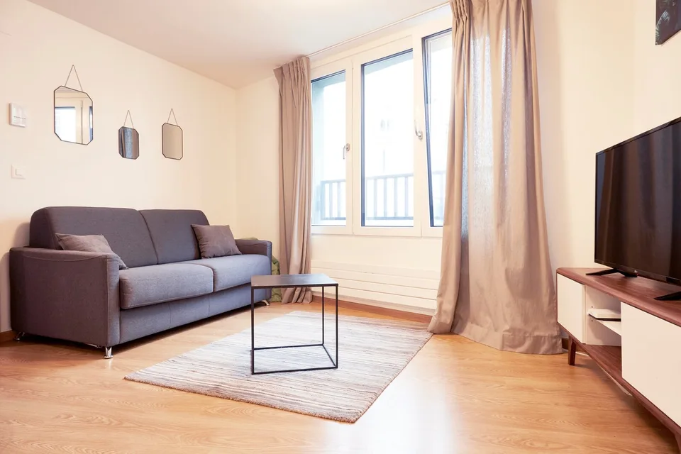 Rooftop Views & Central Location: 1-Bedroom Apartment in Lausanne