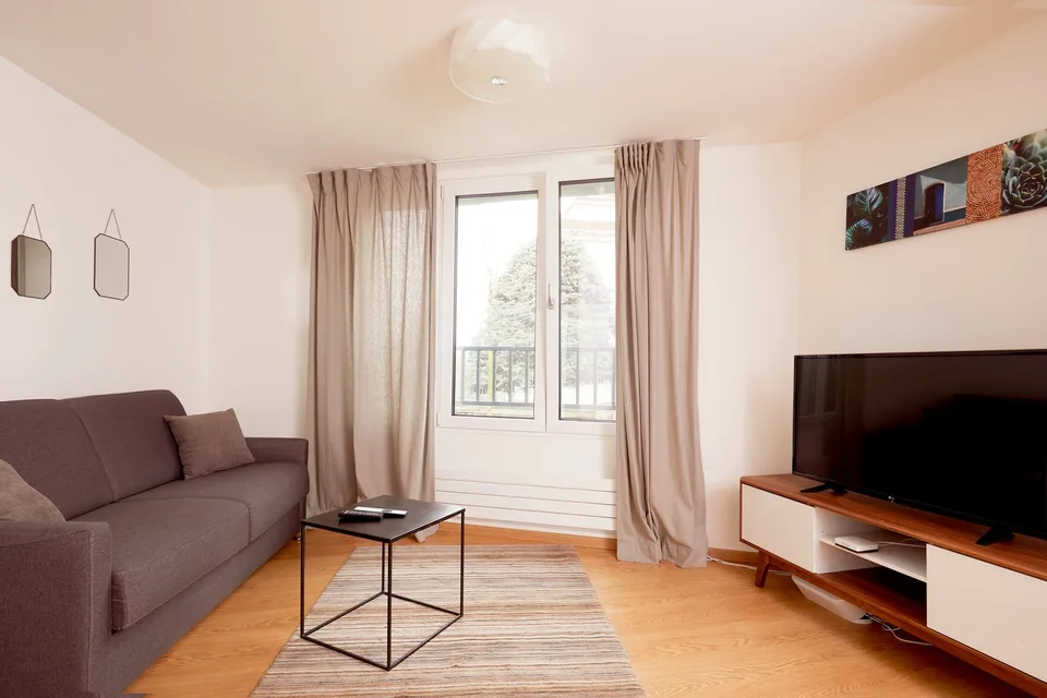 Rooftop Views & Central Location: 1-Bedroom Apartment in Lausanne – foto 8 di 12