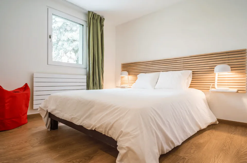 Rooftop Views & Central Location: 1-Bedroom Apartment in Lausanne