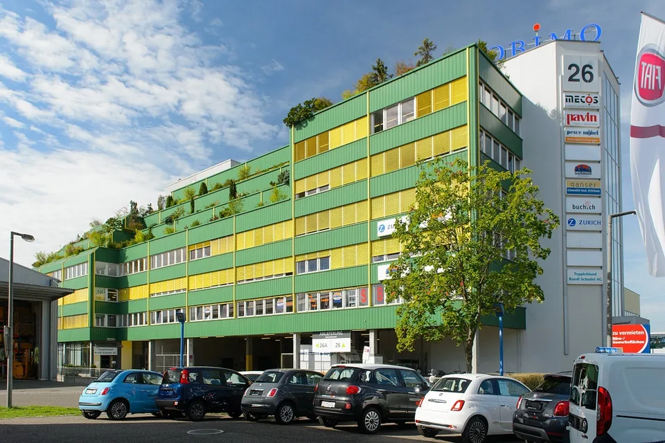 Spazio ufficio ben collegato in affitto al 5° piano