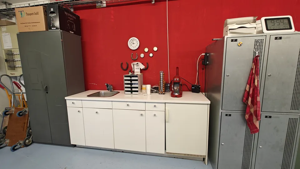 Gut erschlossene Bürofläche im 5. OG zu vermieten – Foto 7 von 7