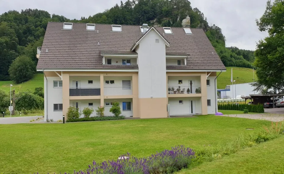 Ruhige Gartenwohnung im Grünen - 4.5 Zimmer, Haustierhaltung möglich