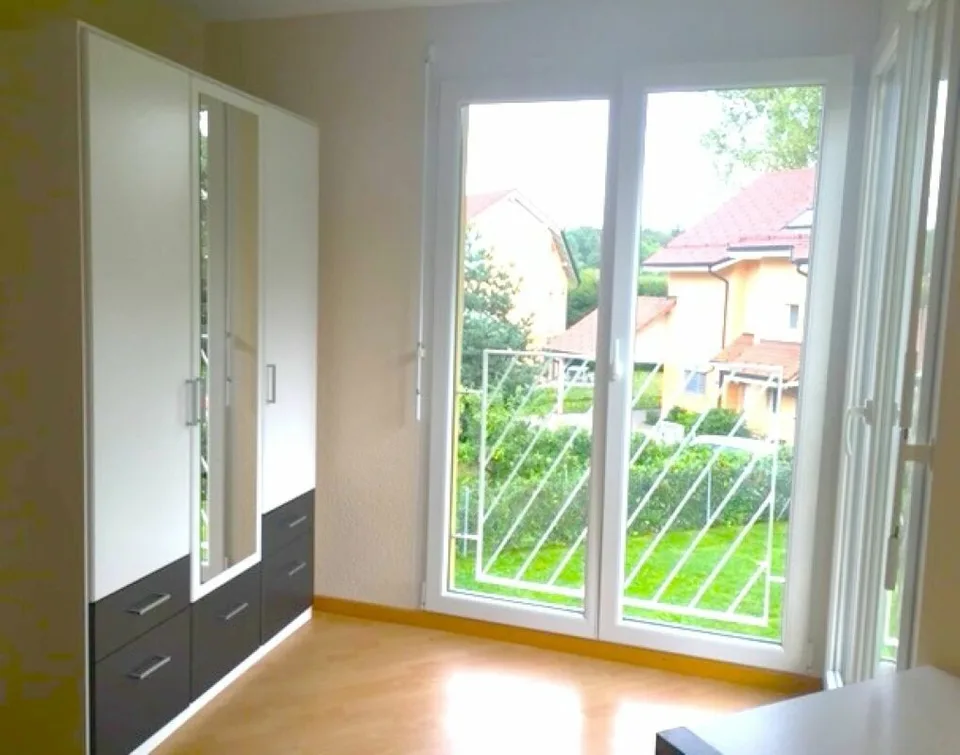 Chambre meuble en face EHL