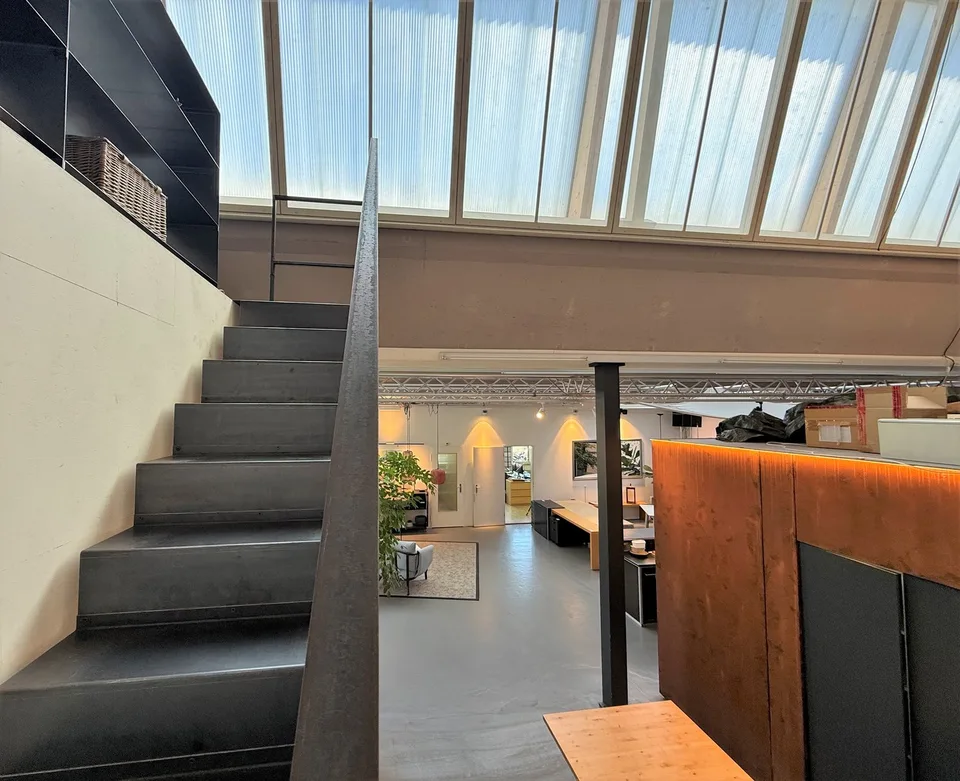 Versatile commercial space – 427 m² – photo 6 of 11