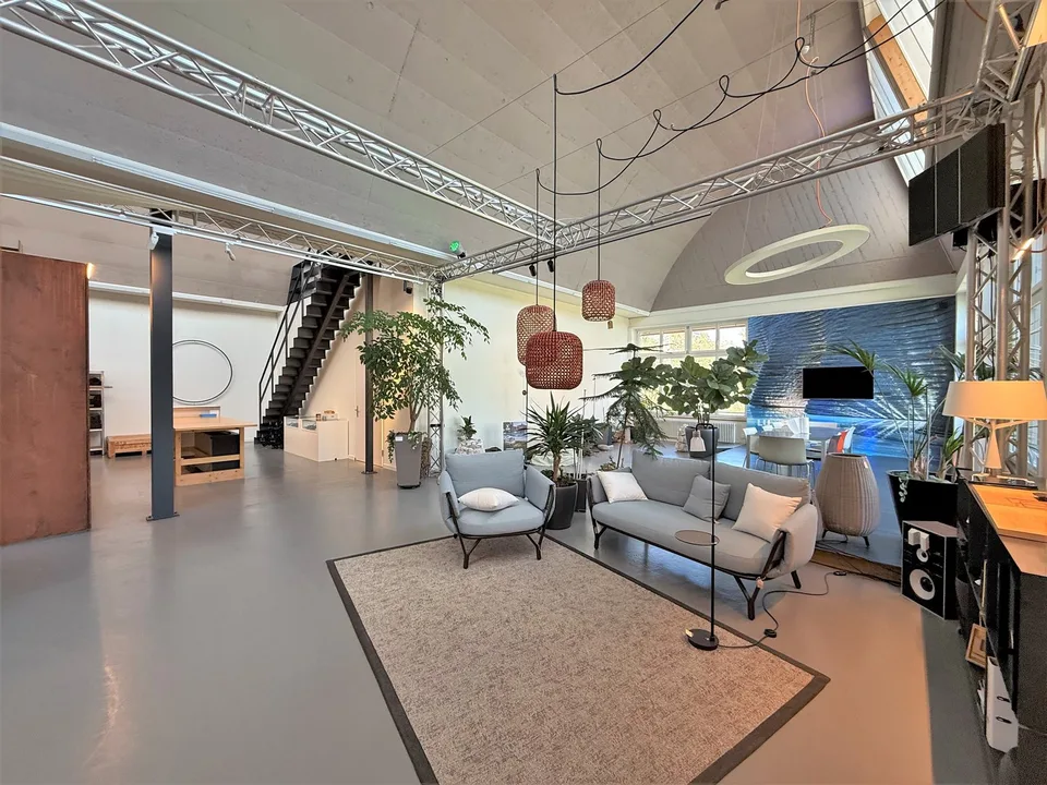 Versatile commercial space – 427 m² – photo 9 of 11