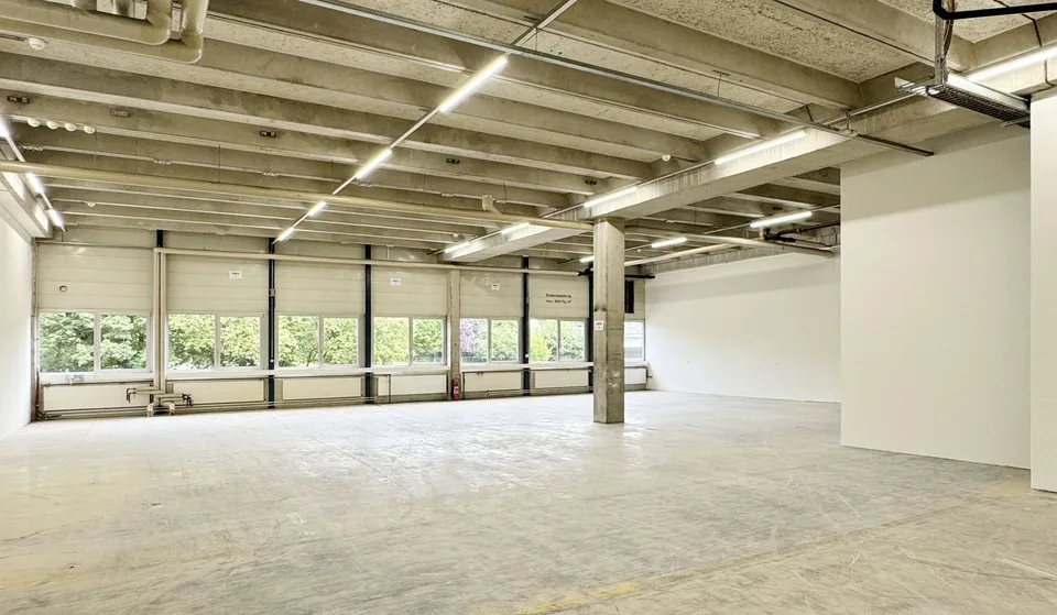 560m² - Capannone industriale moderno con attrezzatura ottimale a Biberist