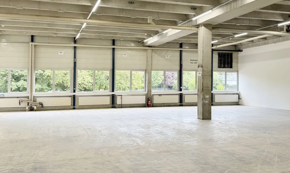 560m² - Capannone industriale moderno con attrezzatura ottimale a Biberist
