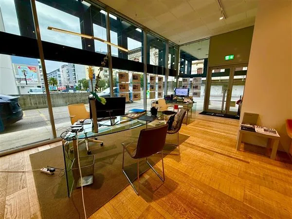 Locarno: 2-room office