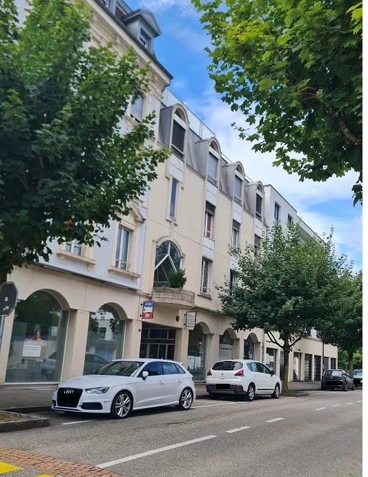Bureau / local commercial de 75 m2
