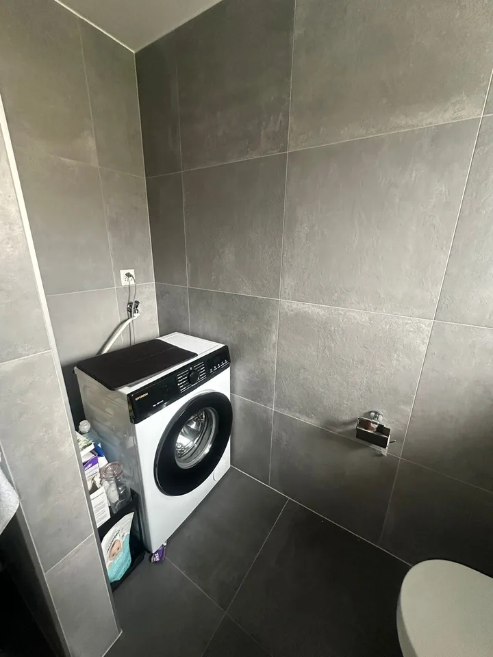 Großes Apartment mit 3.5 Zimmern und 10m2 Balkon, Parkplatz – Foto 9 von 9