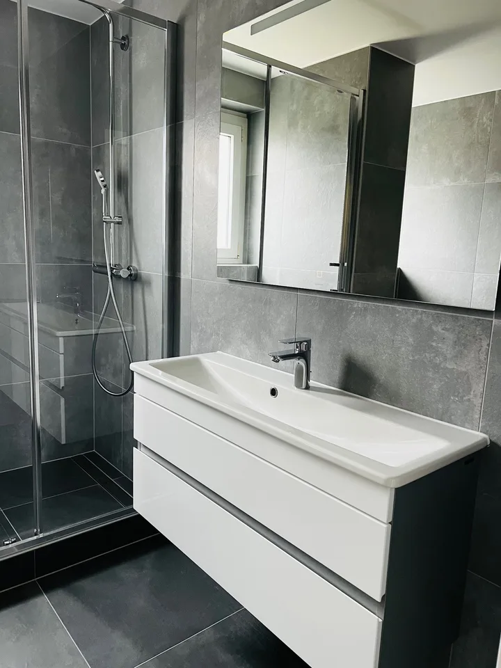 Großes Apartment mit 3.5 Zimmern und 10m2 Balkon, Parkplatz – Foto 6 von 9