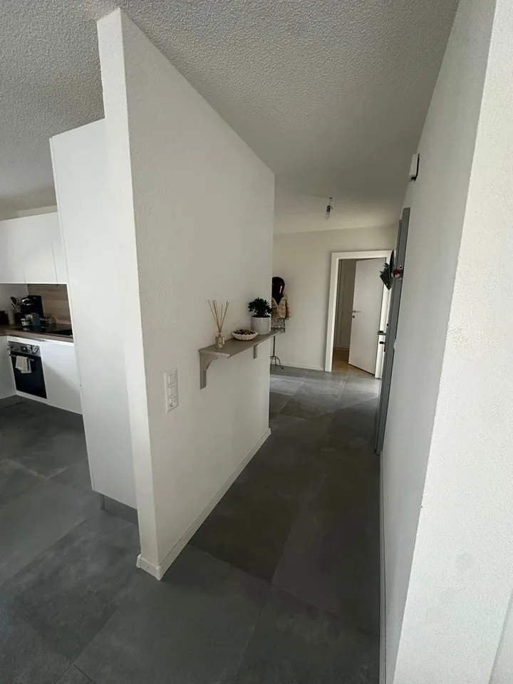 Große 3.5-Zimmer-Wohnung mit 10m2-Balkon und Parkplatz