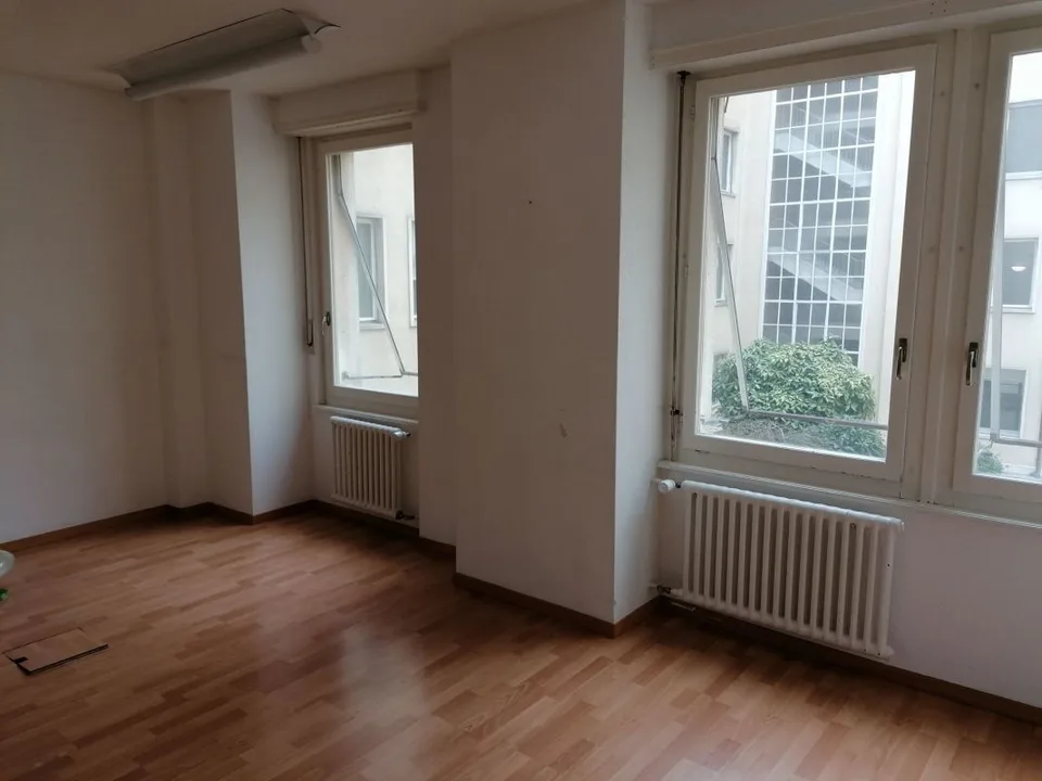 Büros von 110m2 halb ausgestattet, nahe Bahnhof Lausanne