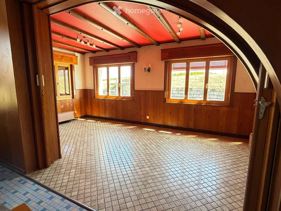 Restaurant and 5-bedroom apartment for rent