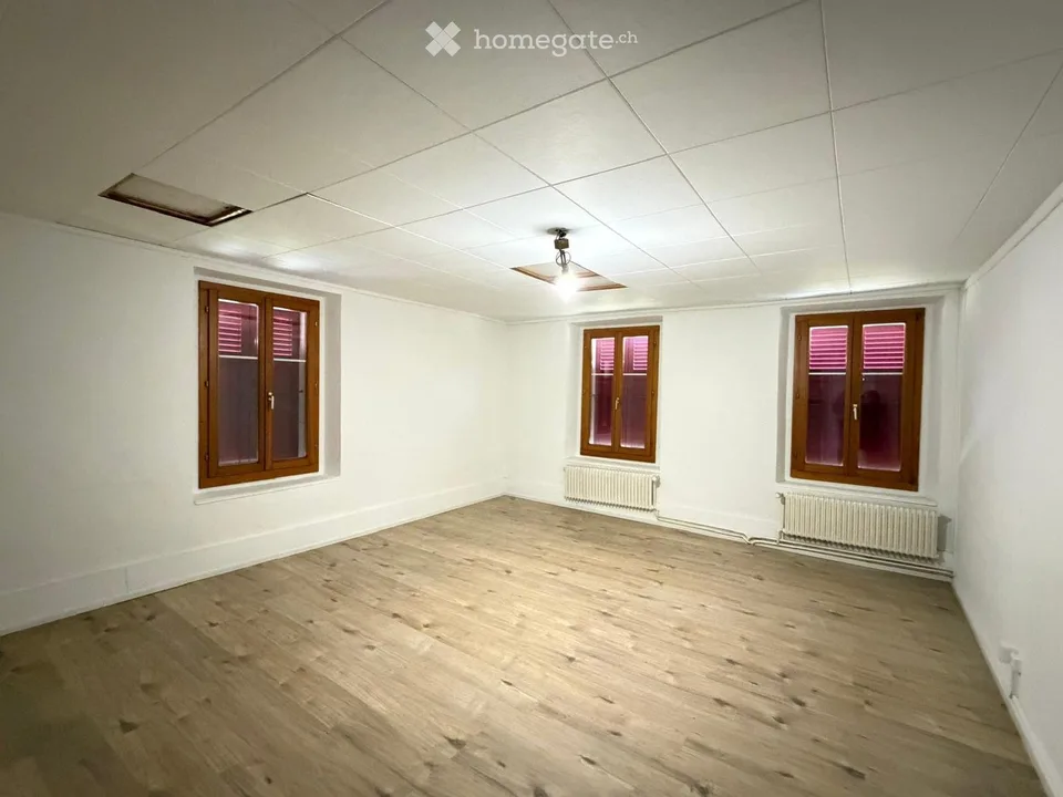 Restaurant and 5-bedroom apartment for rent
