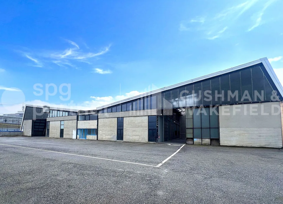 Atelier et dépôt de 1?470 m² avec cour extérieure à Petit-Lancy