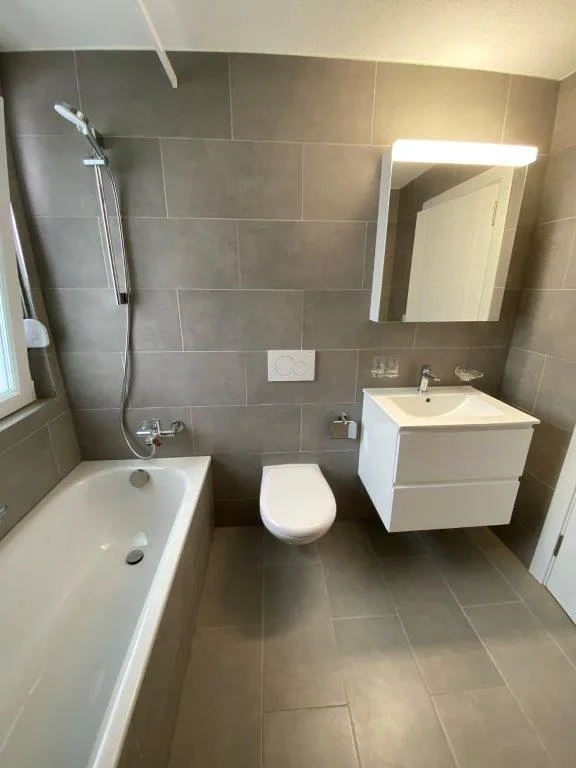 Charmantes Studio-Wohnung mit Balkon in La Chaux-de-Fonds – Foto 6 von 7