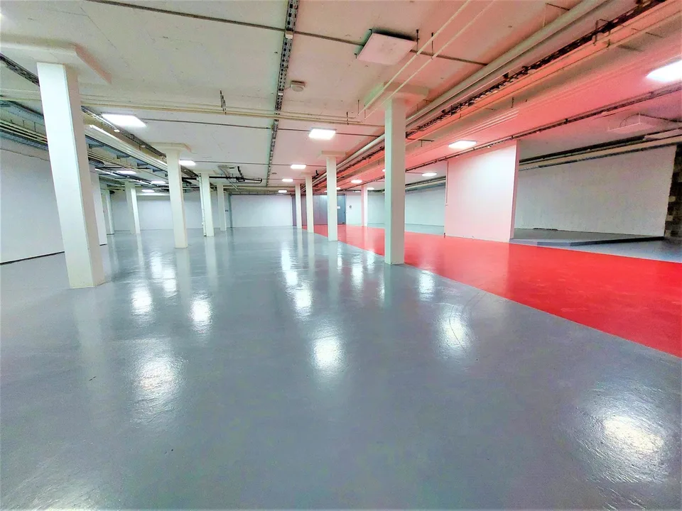 Espace d'atelier et de stockage polyvalent et praticable à Burgdorf