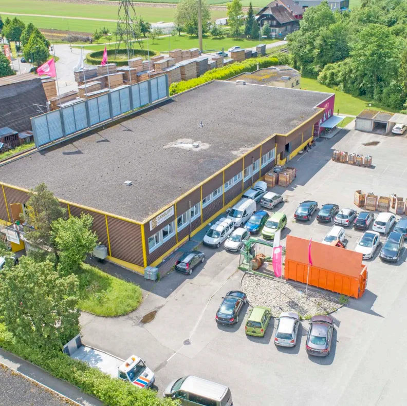 Espace d'atelier et de stockage polyvalent et praticable à Burgdorf