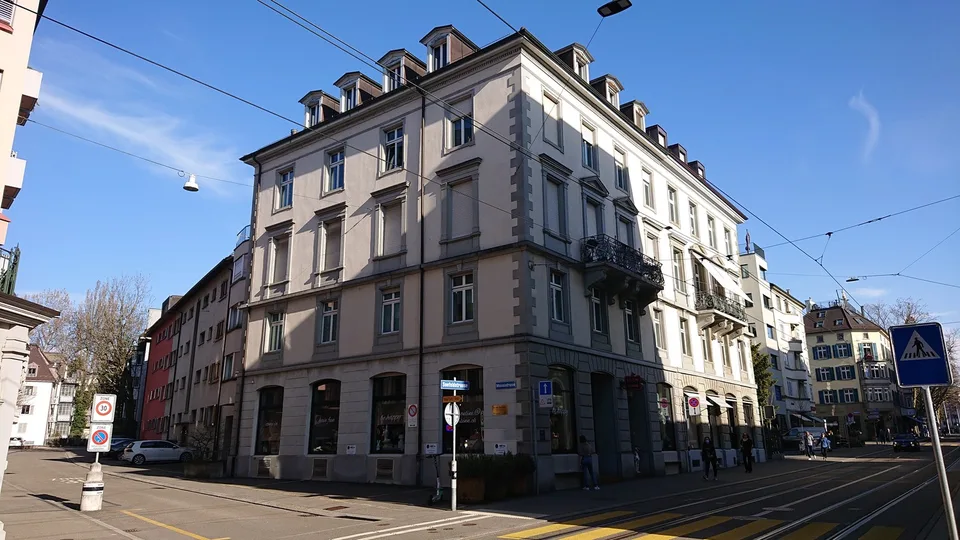 Attraktives Ladenlokal im Erdgeschoss an zentraler Lage