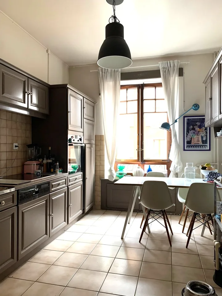 Ampio appartamento di 5.5 locali con balcone a Champel