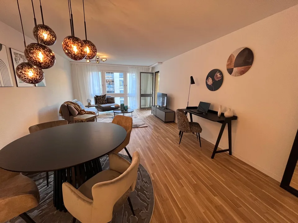 URBANES + STILVOLLES APARTMENT IN FLUSSNÄHE / URBAN + STYLISH APARTMENT NEAR THE RIVER
