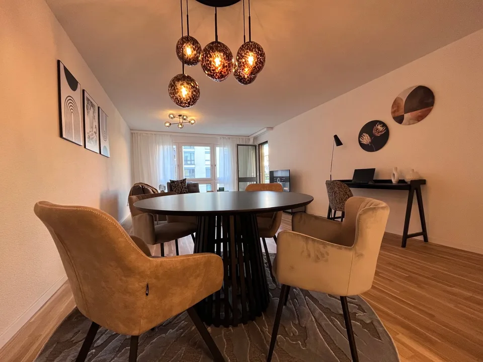 URBANES + STILVOLLES APARTMENT IN FLUSSNÄHE / URBAN + STYLISH APARTMENT NEAR THE RIVER