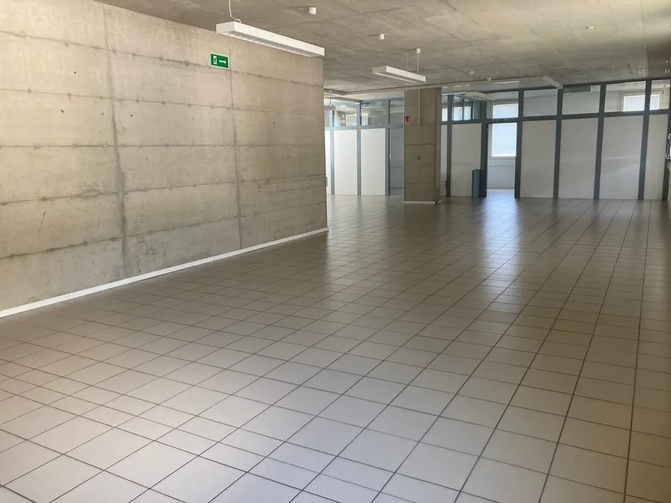 Moderne und funktionale Büroimmobilie in Mezzovico