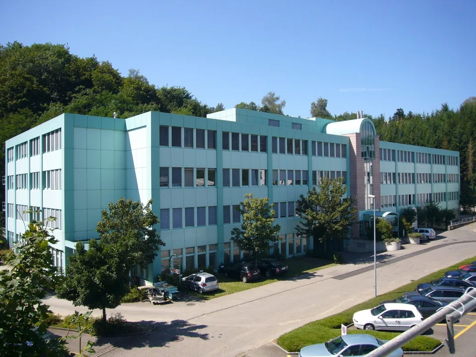 Attraktiver Gewerberaum mit viel natürlichem Licht