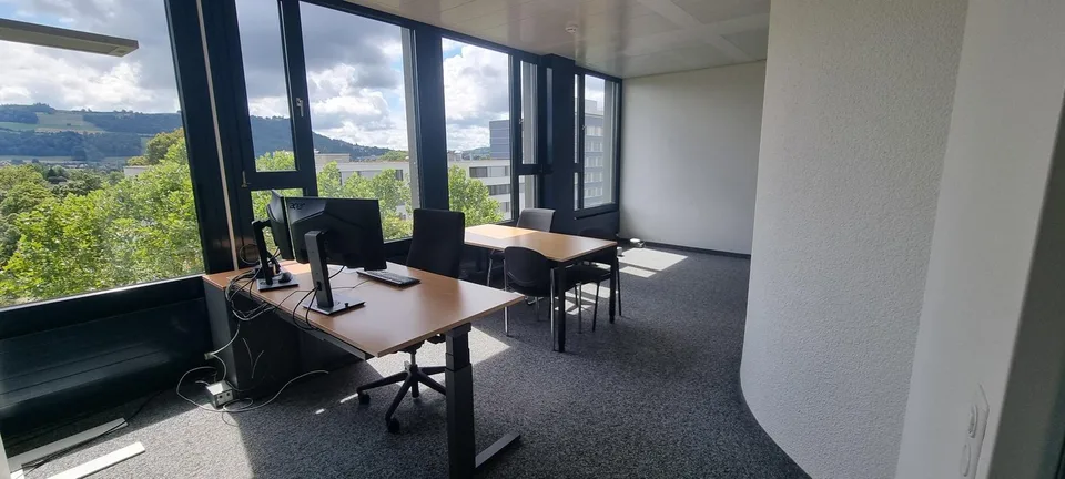Modernes Büro mit Weitblick – zentral an der Weltpoststrasse!