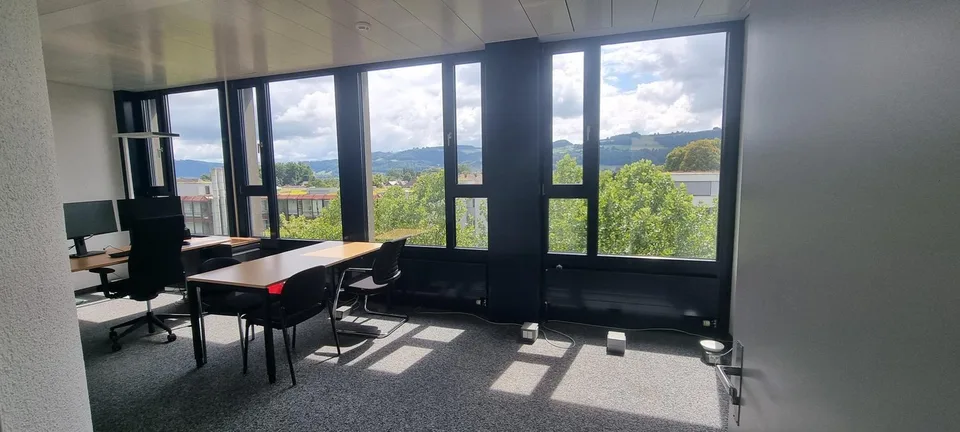 Ufficio moderno con vista panoramica – situato al centro di Weltpoststrasse!