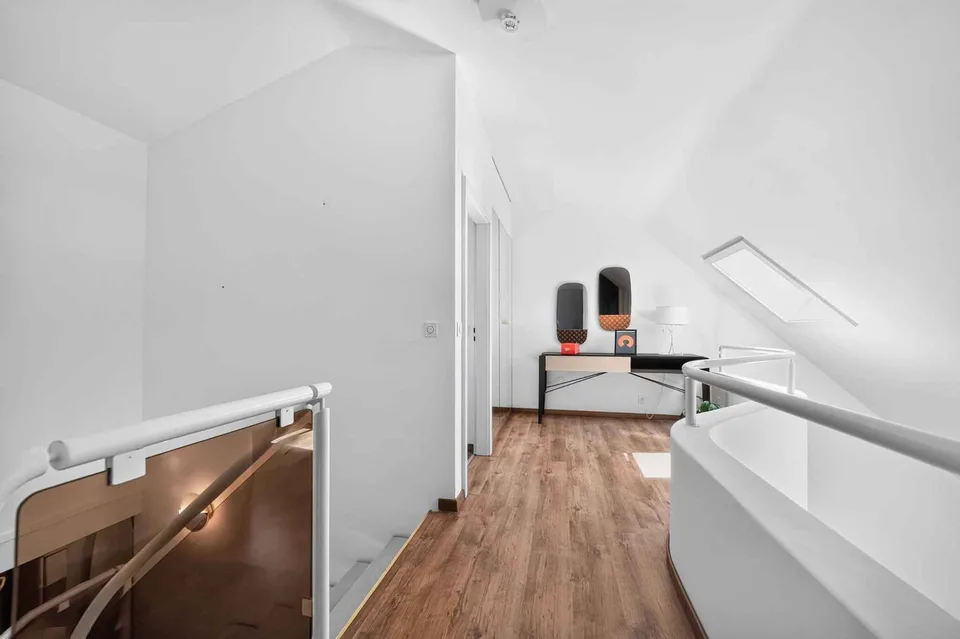 Prachtvolles Doppelstockapartment mit Panoramablick auf den See – Foto 9 von 13