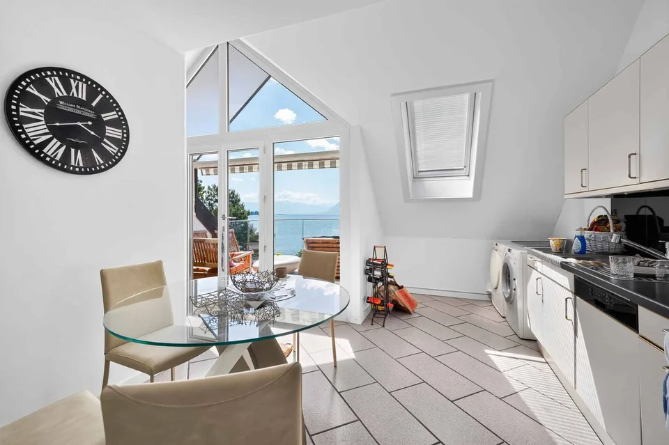 Prachtvolles Doppelstockapartment mit Panoramablick auf den See – Foto 7 von 13
