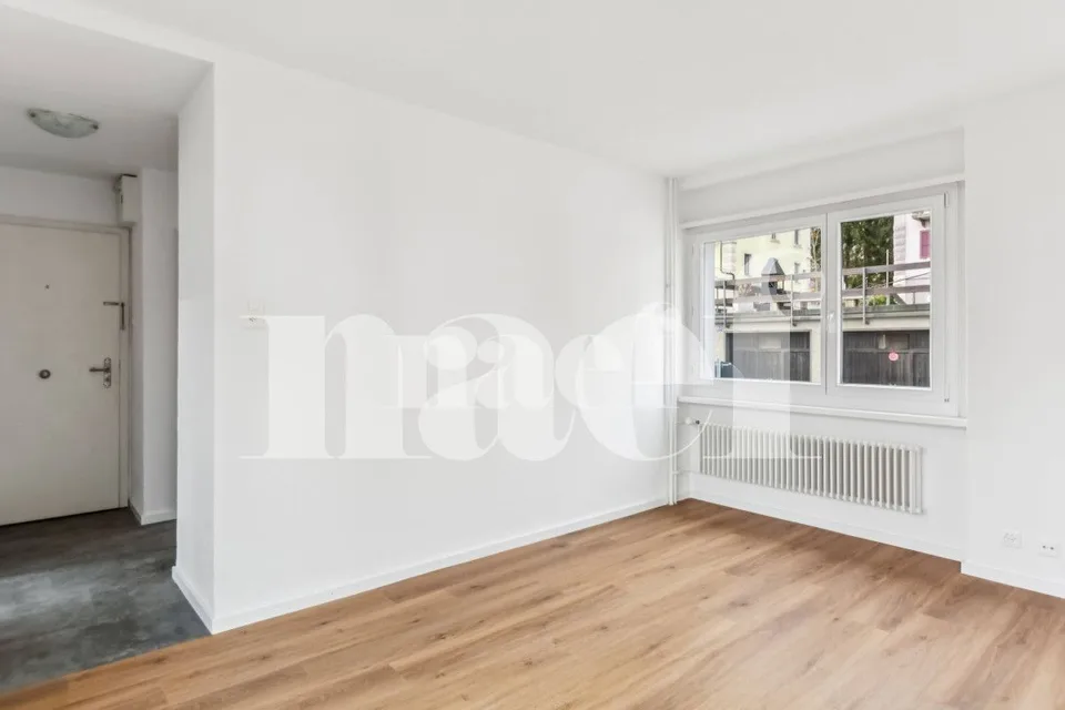 Appartement de 2 pièces entièrement rénové avec balcon au rez – Foto 11 von 15