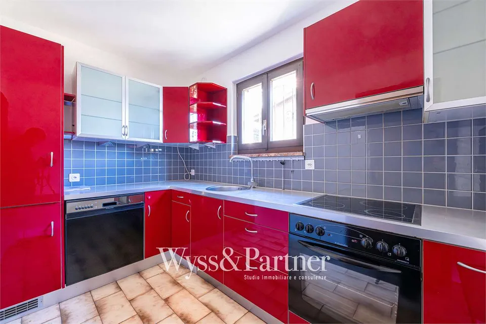 Agarone - Schönes Haus auf drei Ebenen mit privatem Garten und Pool