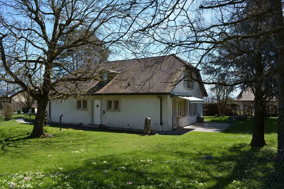 Geräumige 6.5-Zimmer-Villa in der Nähe aller Annehmlichkeiten