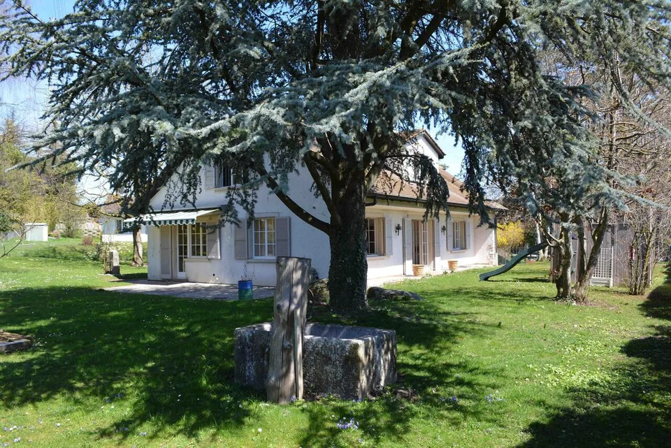 Geräumige 6.5-Zimmer-Villa in der Nähe aller Annehmlichkeiten