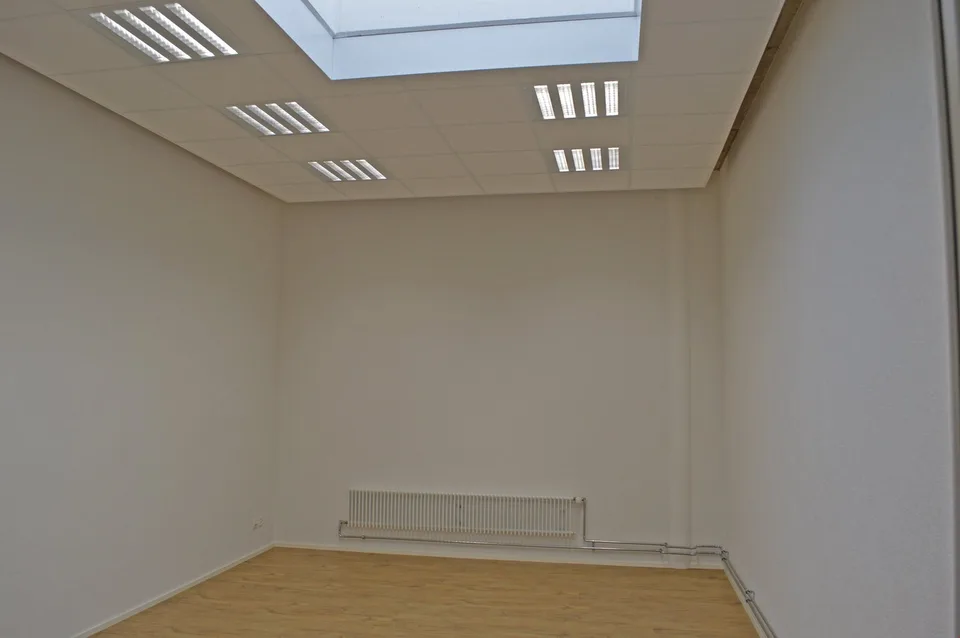 Grosszügige und helle Mietfläche im Gewerbe- und Bürohaus Omega – Foto 11 von 12