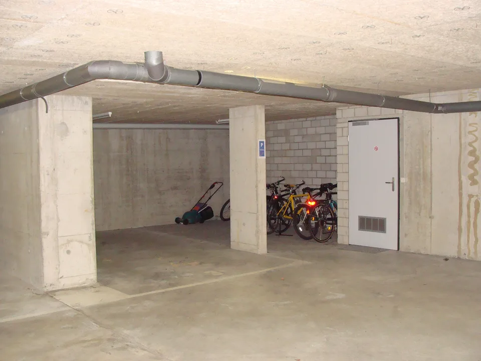 Einstellhallenplatz zu vermieten