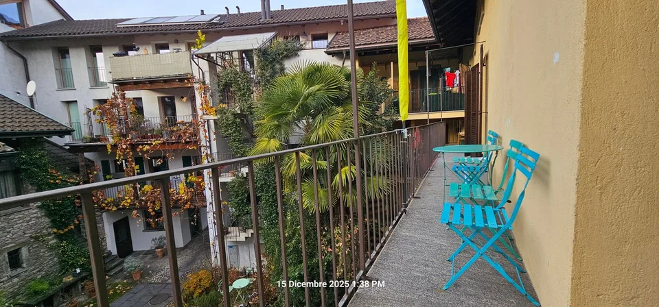 Affascinante attico di 2 locali con terrazza a Losone