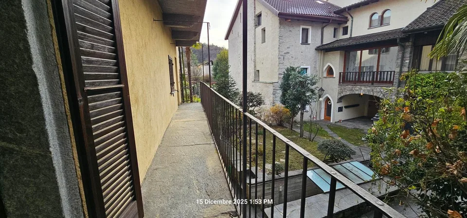 Affascinante attico di 2 locali con terrazza a Losone