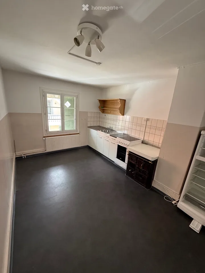 Appartement spacieux de 2.5 pièces dans un immeuble ancien à Arch